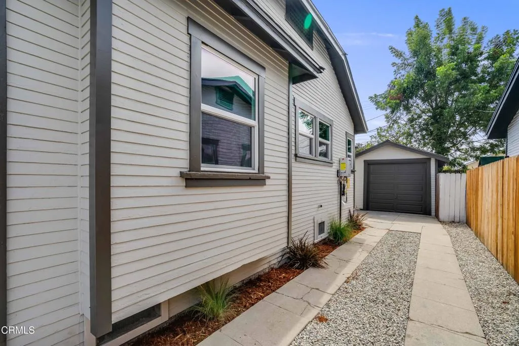 1210 W 70th Street, Los Angeles, California 90044 home-pic-3